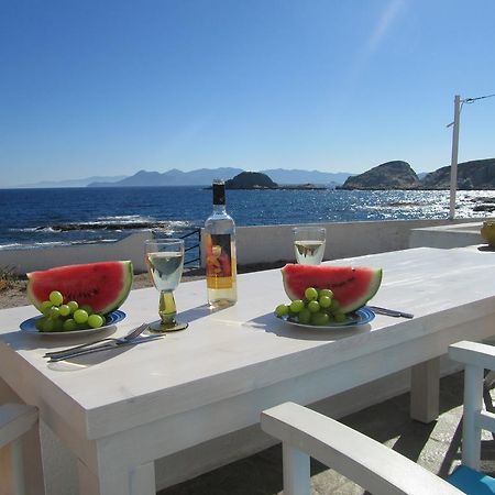 Traditional Waterfront House Mandrakia Rom bilde